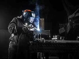 Kemppi-Zeta-W200x-welding-helmet-in-action_WEB