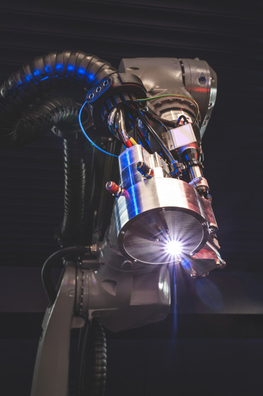 RoboWAAM Druckkopf mit seitlicher Schmelzbad-Überwachungskamera __ © WAAM3D, Thales Alenia Space, Universität Cranfield_WEB