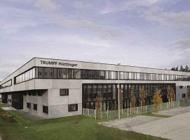 Bis heute fertigt und vertreibt TRUMPF Hüttinger Generatoren in Freiburg, sowie an sechs weiteren internationalen Standorten, unter anderem in Polen.