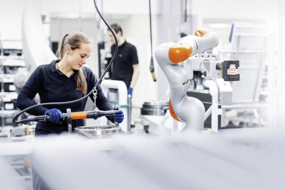 6_Creating_opportunities_KUKA_flexFELLOW_WEB