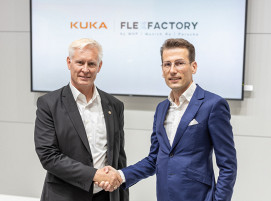 Gerald Mies, CEO KUKA Systems und Dr. Phillipp Hypko, Geschäftsführer von FlexFactory auf der automatica 2022