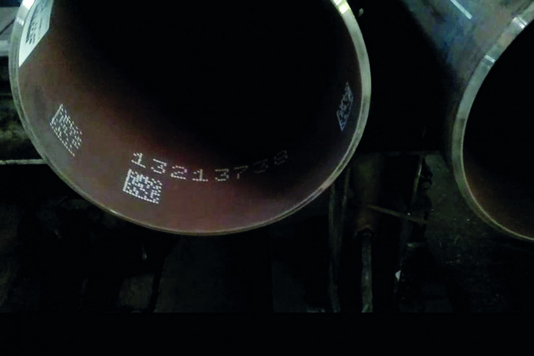Data Matrix-Kennzeichnung von Stahlrohren mit dem REA JET DOD 2.0 Großschrift-Tintenstrahldrucker. - © REA Elektronik GmbH