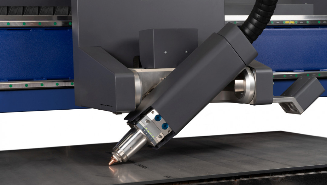 Die speziell für den Laserprozess entwickelte Faseneinheit Bevel-U ermöglicht Fasen im Werkstück zwischen -50° und +50°. - © Messer Cutting System