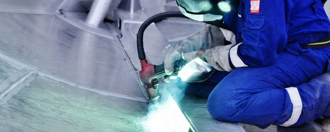 welder-expert-4374635_1280_muliahusein0870_edited