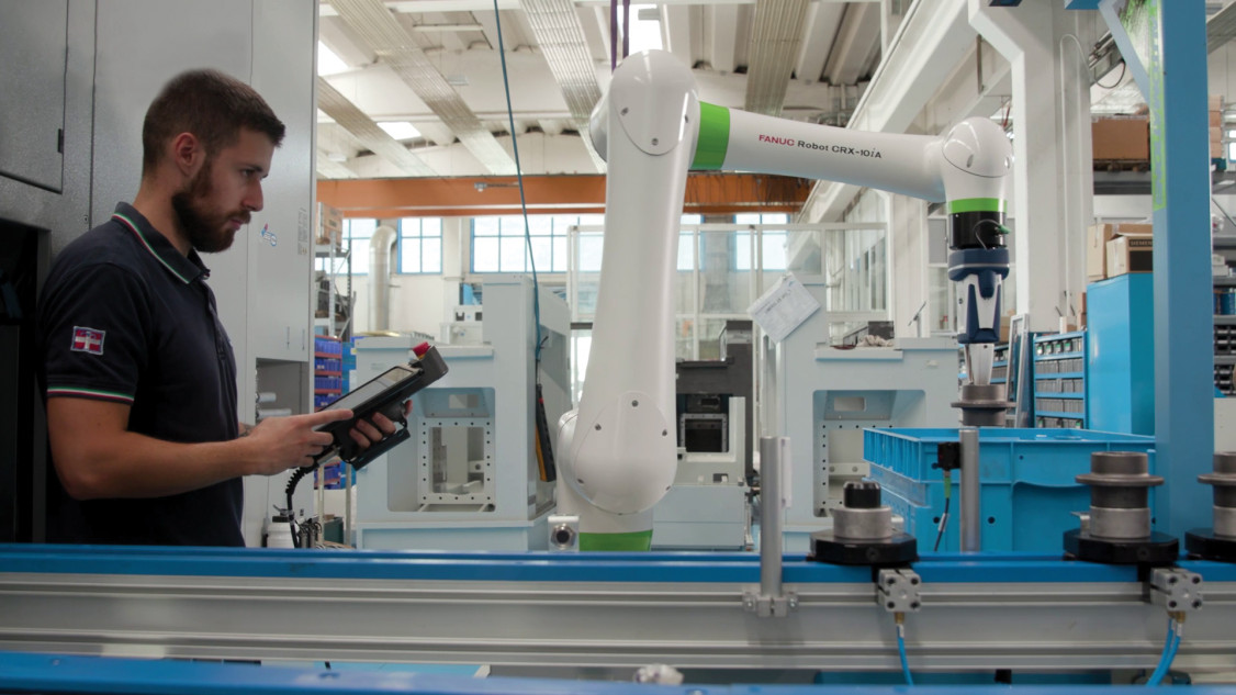 Operator programs an~opyright FANUC_