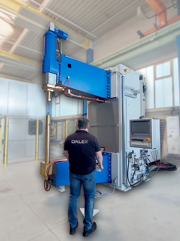 7924.Probeschweißungen auf der XXL-Schweißmaschine_WEB