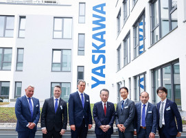Die neue Unternehmenszentrale von Yaskawa Europe in Hattersheim bei Frankfurt/Main eröffneten u. a. Masahiro Ogawa, President & CEO Yaskawa Electric Corporation (4. von links), Bruno Schnekenburger, Chairman Yaskawa Holding (3. v. l.), und Marcus Mead, President Yaskawa Europe GmbH (2. v. l.).