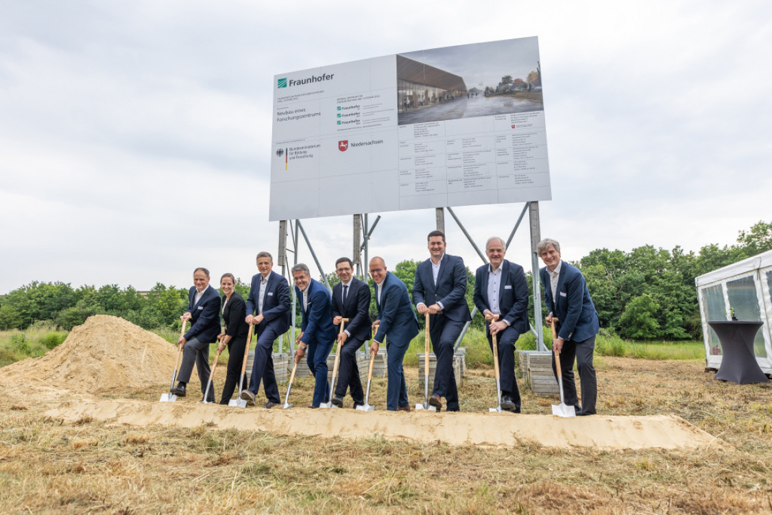 Spatenstich für das neue Institutsgebäude des Fraunhofer ZESS-1_WEB