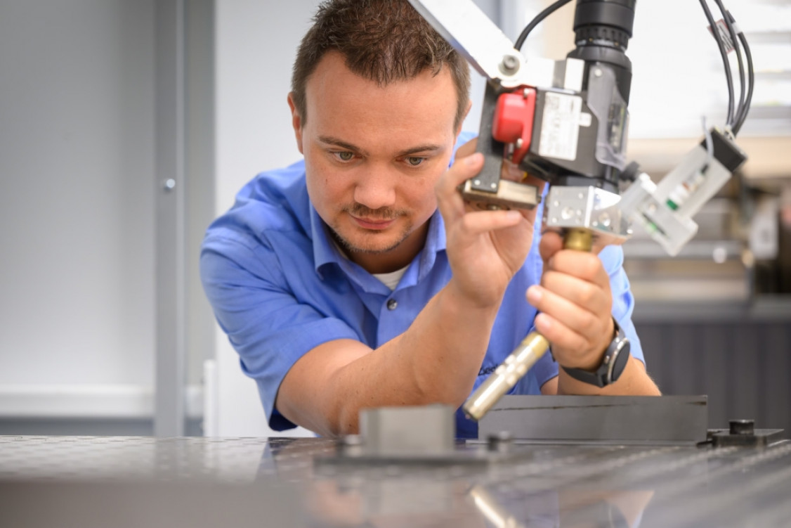 Bringing-the-robot-into-the-start-position_WEB