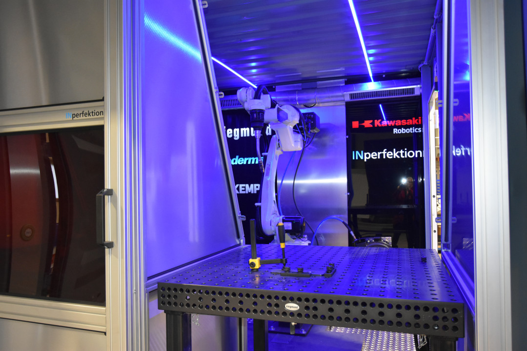 Roboterschweißen aus dem Container RoboCon