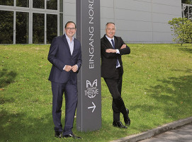 Thomas Kufen (Lord Mayor of the City of Essen)  and  Oliver P. Kuhrt (Managing Director of Messe Essen)