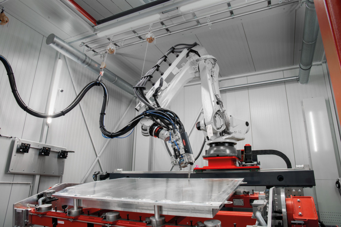 Laser-Hybrid-Roboterschweißzelle. - © Fronius International GmbH