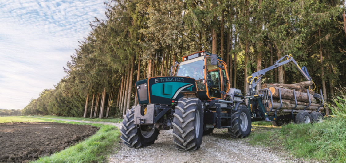 2-Tadus_Erprobungsfahrzeug_mit_Rueckewagen_WEB