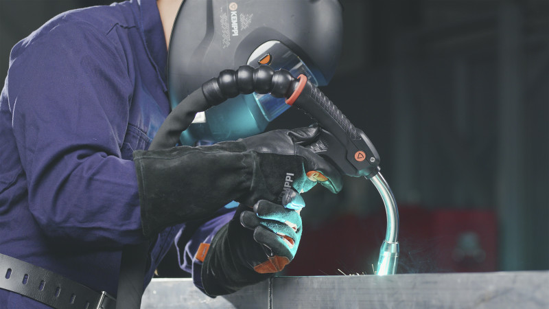 Kemppi Flexlite GXe torches offer upgraded welding characteristics, enhanced ergonomics, and increased durability for reliable, cost-efficient performance. - © Kemppi