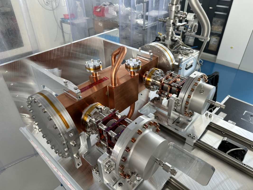 Reuter Technologie aus Alzenau lieferte diese Testbox. Sie dient dem Teilchenbeschleuniger im Helmholtz-Zentrum in Berlin für einen Koppler-Prüfstand. - © M&T