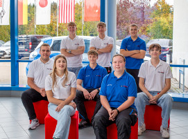 Die neuen Auszubildenden und dual Studierenden freuen sich über den Start einer spannenden Karriere bei Herrmann Ultraschall.