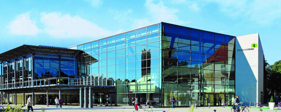 Aussenansicht_OsnabrueckHalle_Tag__c__OsnabrueckHalle_Hermann_Pentermann_beschn_zi