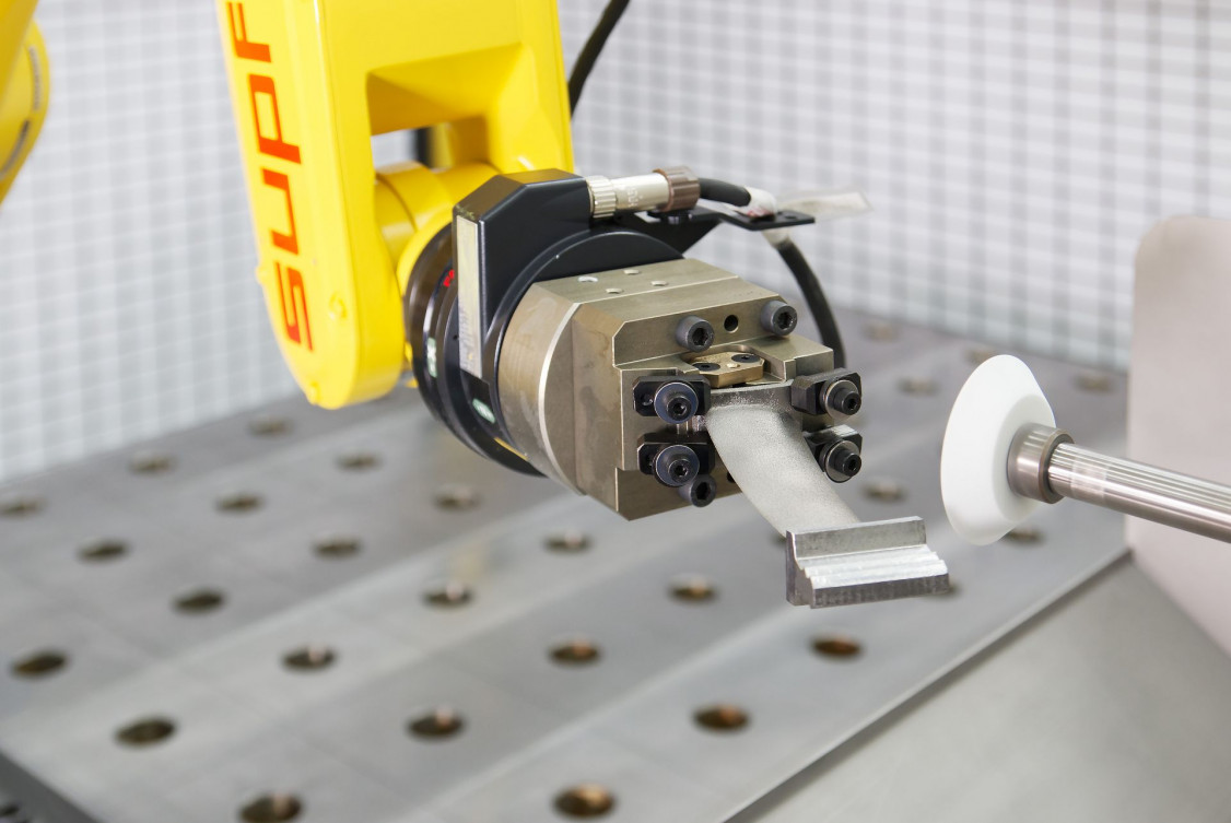 csm_04-fachbeitrag-hybride-fertigungsprozesse-supfina-7176-14-r-cell-turbinenschaufel_7145b52de4