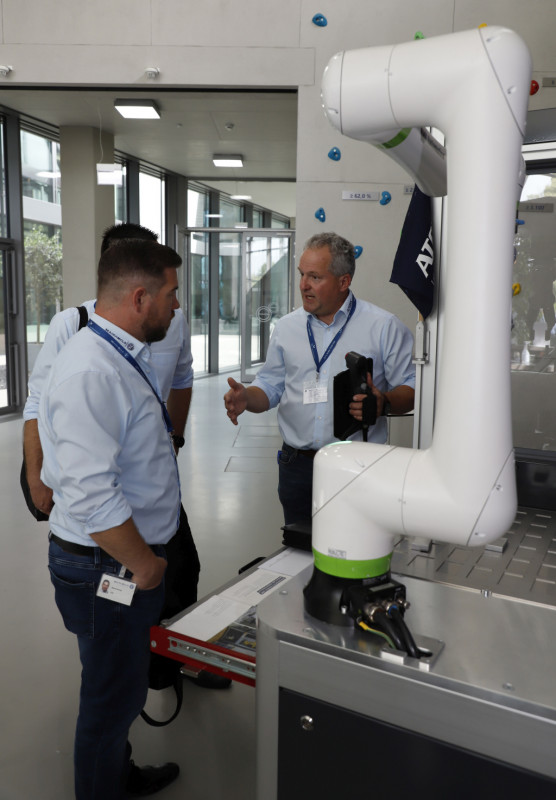 03_HK_Cobot-Praesentation_WEB