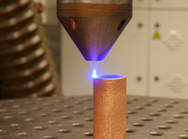 Additive Fertigung eines Kupferbauteils mit einem blauen Diodenlaser.