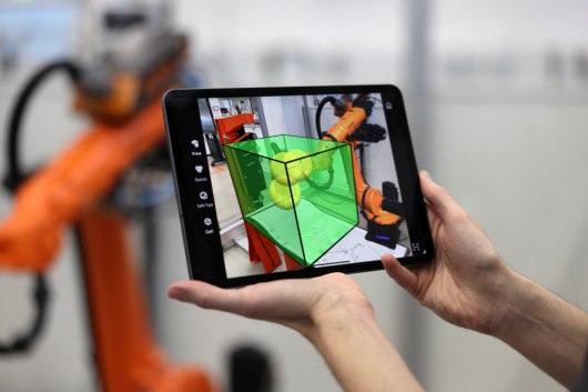 KUKA_MixedReality_300_dpi_Press _1__WEB