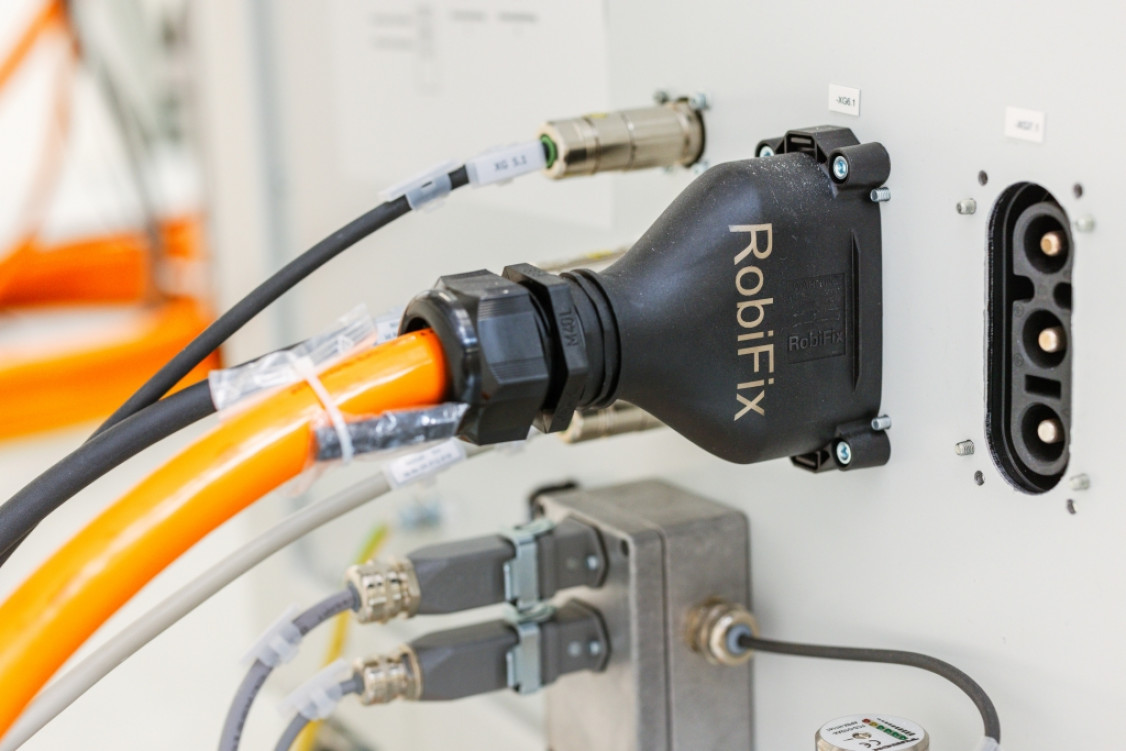 WA_PR_Nimak_Bild2_staubli-RobiFix_WEB