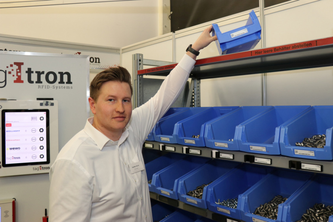 RFID-im-Regal_Foto-Kollaxo_WEB