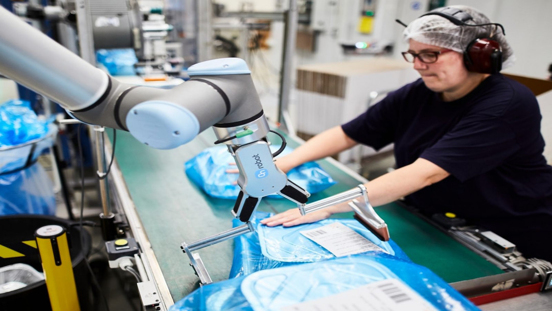 OnRobot_packaging_gripper_2021_1600x900_72dpi