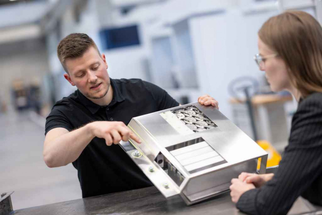 Small RGB-TRUMPF_battery_recycling_1_WEB