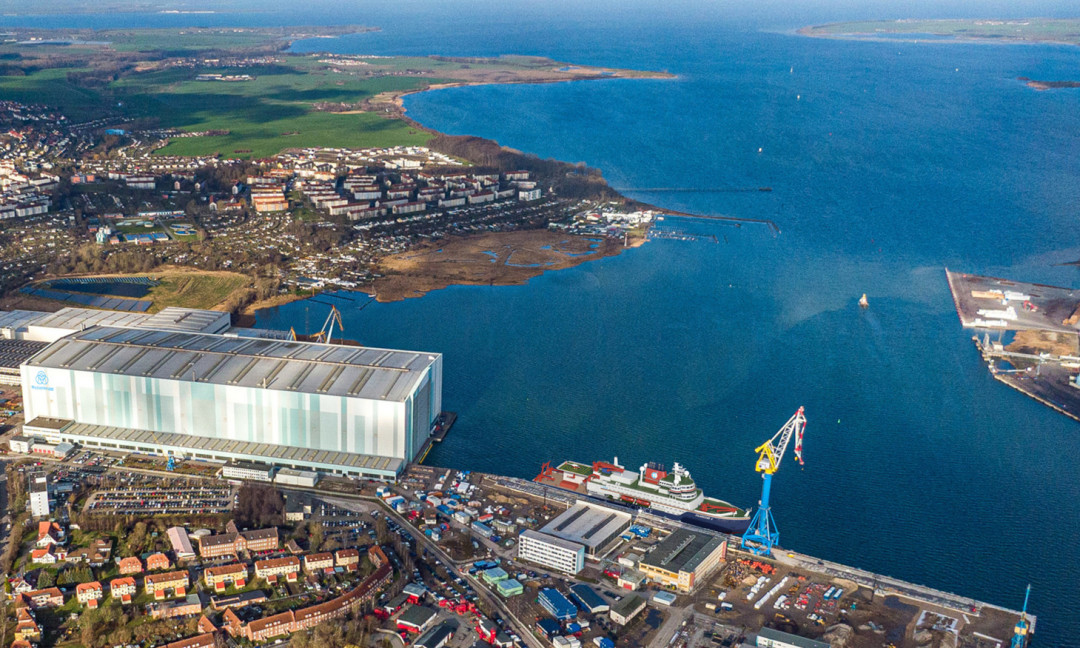 PolarsternNeubau_WismarLuftbild_II_AlfredWegenerInstitut_thyssenkruppMarineSystems
