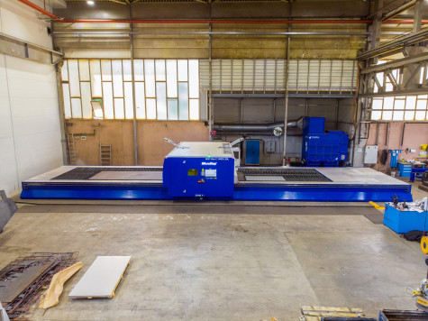 2-Platzsparender-Laser-Gigant-für-innovative-Produkte-im-Einsatz