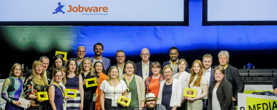 Gruppenfoto_Fachmedien_des_Jahres_2024_0211__c__Monique_Wuestenhagen