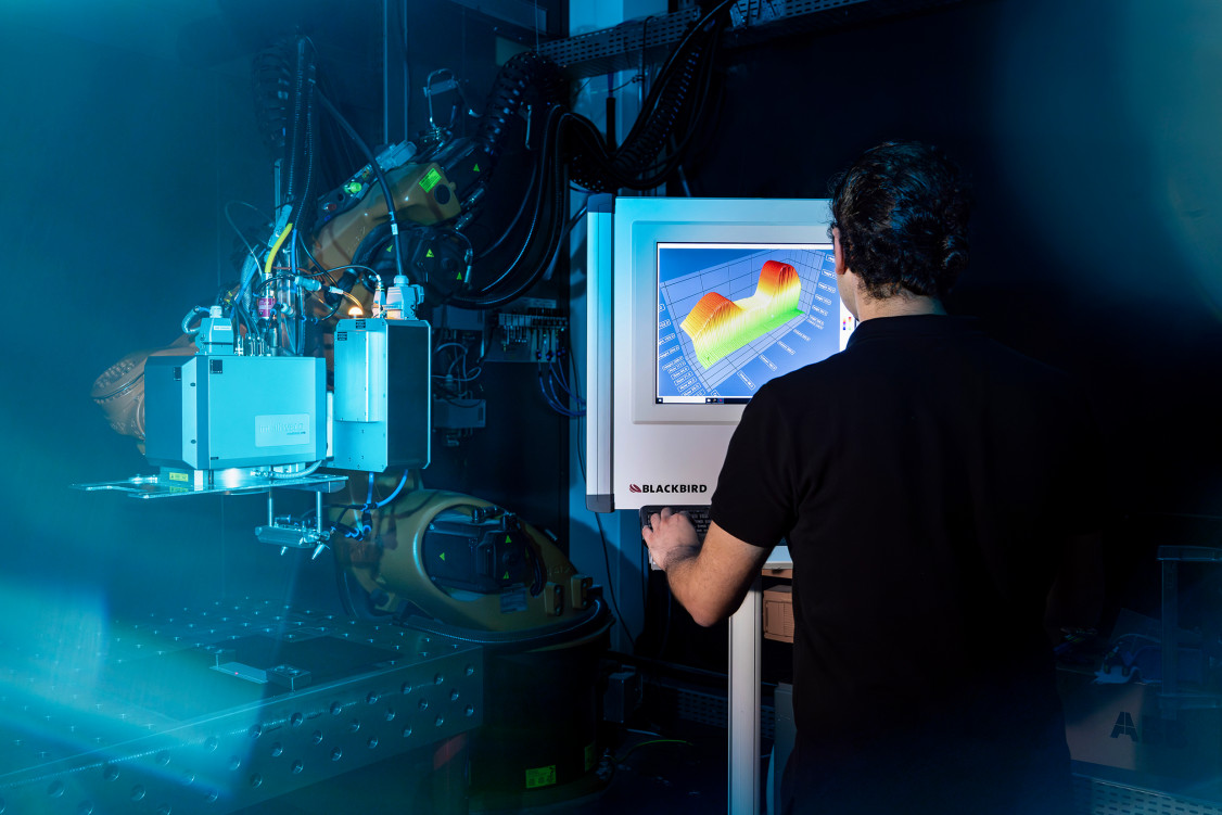 Blackbird-Robotersysteme-15-Jahre-Firmenjubilaeum-Remote-Laserschweissen-300dpi