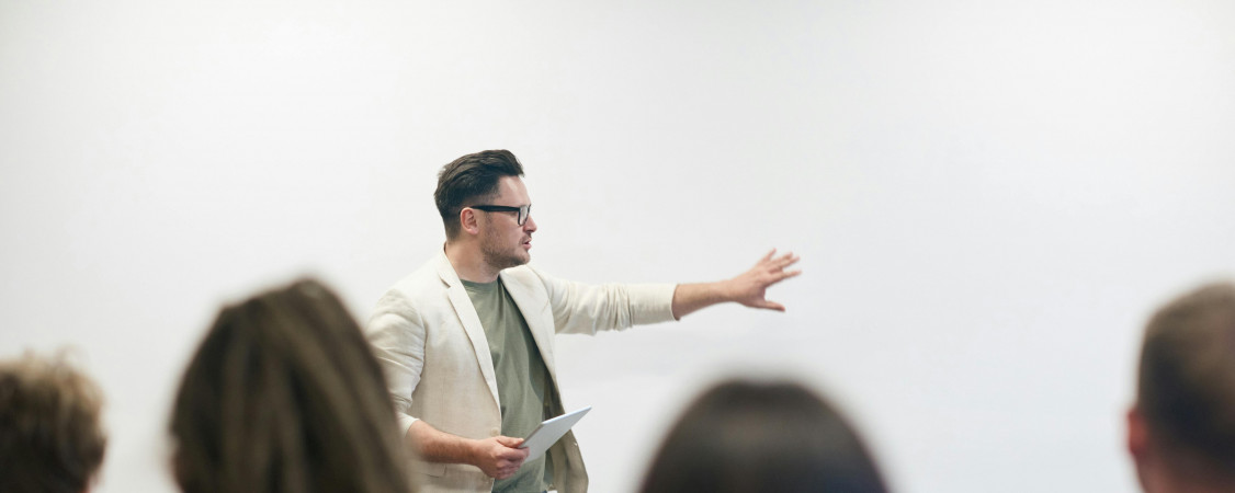 pexels-fauxels-3184328