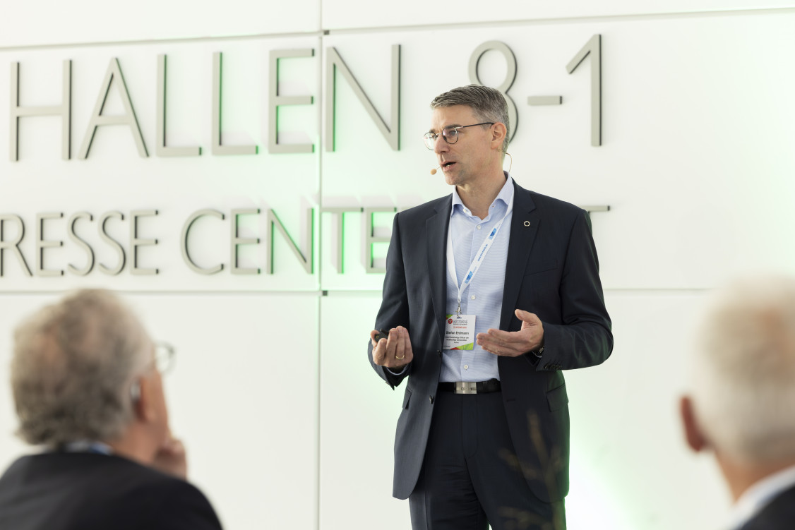 Keynote-Speaker Stefan Erdmann sprach über den gloablen Wettbewerb und die Dekarbonisierung_Quelle DVS Media GmbH
