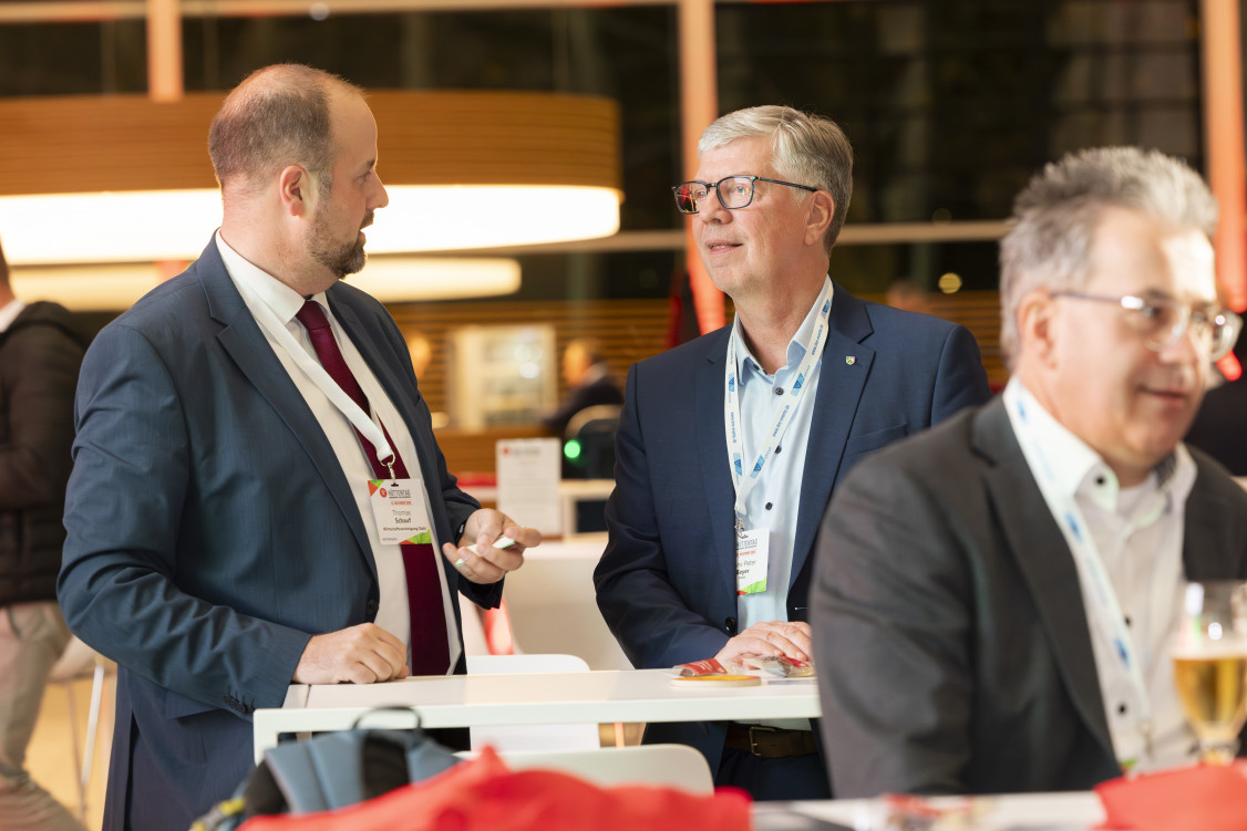 Get together beim HÜTTENABEND_Quelle DVS Media GmbH