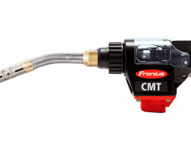 Thanks to the high-frequency, reversing wire movement made possible by the Robacta CMT drive unit, WireSense accurately detects the smallest height differences, edges, and air gaps on the component.