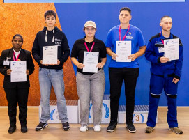 Davide, second from left, at the award ceremony at SCHWEISSEN & SCHNEIDEN 2025