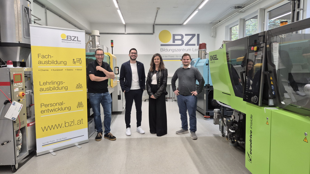 Benjamin Haberl (Ausbildungsleiter BZL), Matthias Ruff (Vertriebsleitung und Prokurist SKZ), Sonja Zak (Geschäftsführerin BZL) und Thomas Gutwein (Geschäftsführer BZL, von links) freuen sich über die neue Kooperation. - © BZL