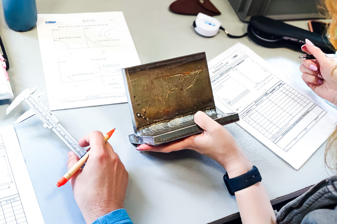 Sichtprüfung einer Kehlnaht - © SLV Halle GmbH