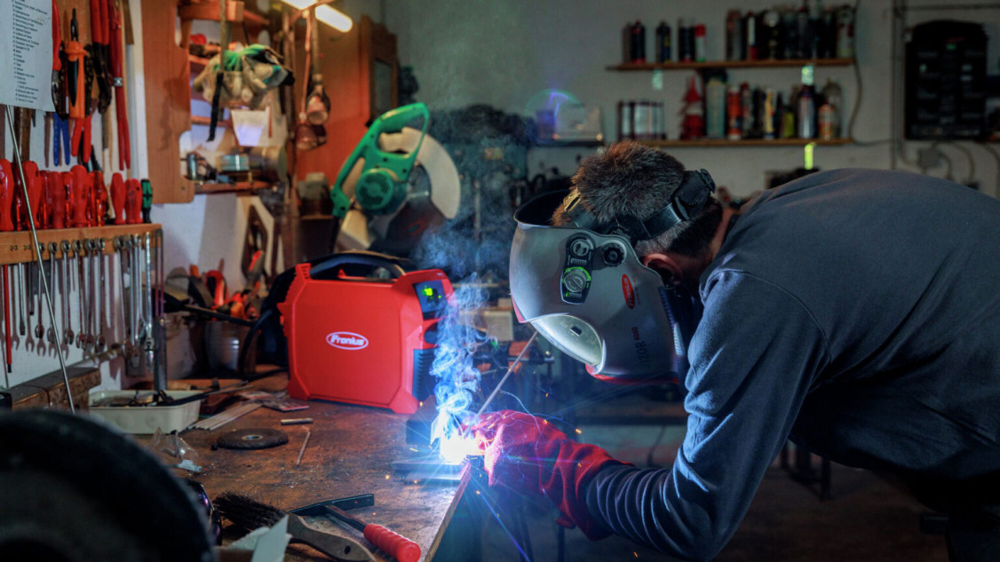Elektrodenschweißen ist ein typisches Einsteiger-Verfahren: unkompliziert, flexibel und ideal für DIY-Fans. - © Fronius International GmbH