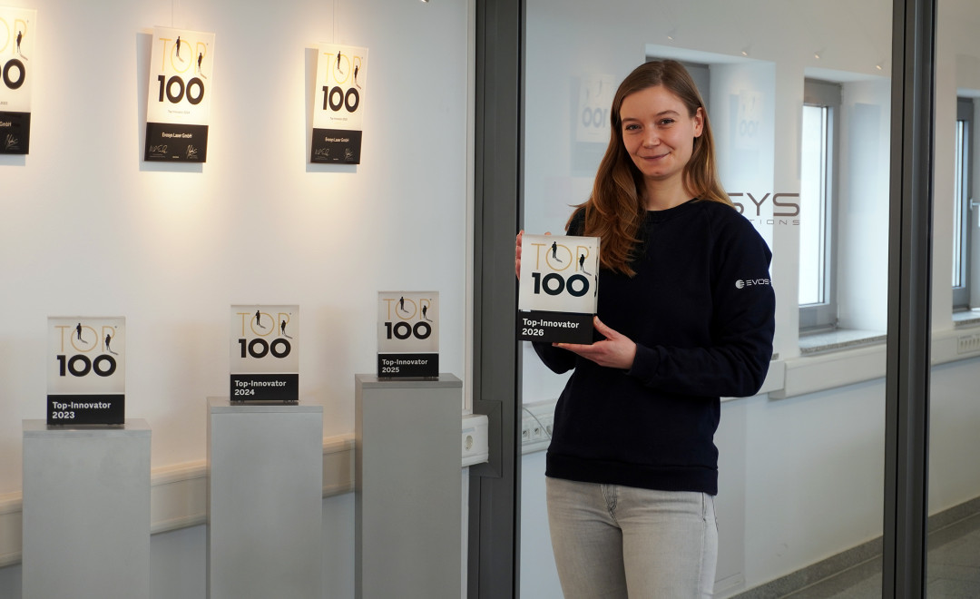 Marie Schafnitzl, authorized signatory at Evosys Laser GmbH, receives the “Top Innovator 2026” award - © Evosys Laser GmbH