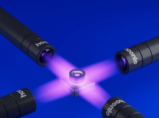 Die kompakten LED-UV-Köpfe der bluepoint LED eco eignen sich besonders für das Aushärten von Klebstoffen im Active Alignment