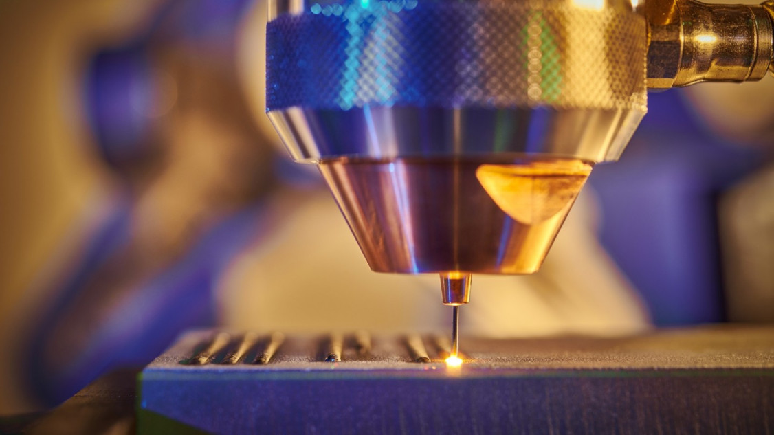 Vom Labor zur Anwendung: Bei der Zusammenarbeit zwischen Fraunhofer ILT und Cailabs im Bereich der drahtbasierten Lasermaterialabscheidung mithilfe der MPLC-Strahlformung. - © Fraunhofer ILT, Aachen / Volker Lannert