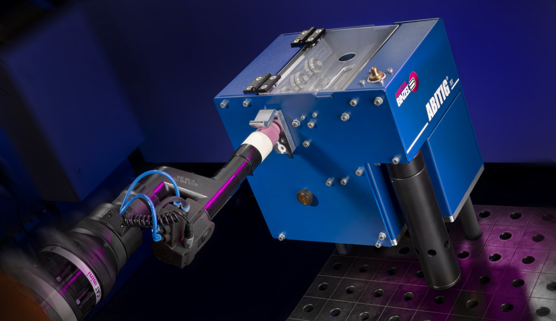 Abitig CT TEX robotic torch during the feeding of a new tungsten electrode. - © Alexander Binzel Schweißtechnik GmbH & Co. KG