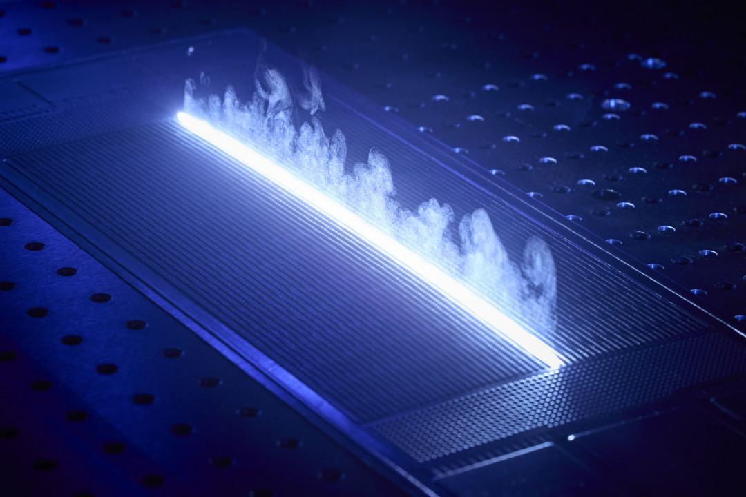 Beim Entschichten von Compound-Bipolarplatten gelingt es am Fraunhofer ILT bereits, das Leistungspotenzial des 1kW UKP-Lasers auszuschöpfen. - © Fraunhofer ILT, Aachen / Ralf Baumgarten