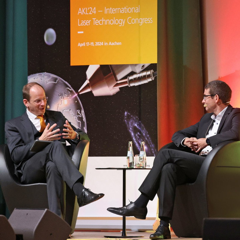 Prof. Constantin Häfner, Vorstand für Forschung und Transfer der Fraunhofer-Gesellschaft (links) und Dr. Hagen Zimer, Chief Executive Officer Laser Technology und Mitglied des Vorstands der Trumpf SE + Co. KG. - © Fraunhofer ILT, Aachen / Andreas Steindl