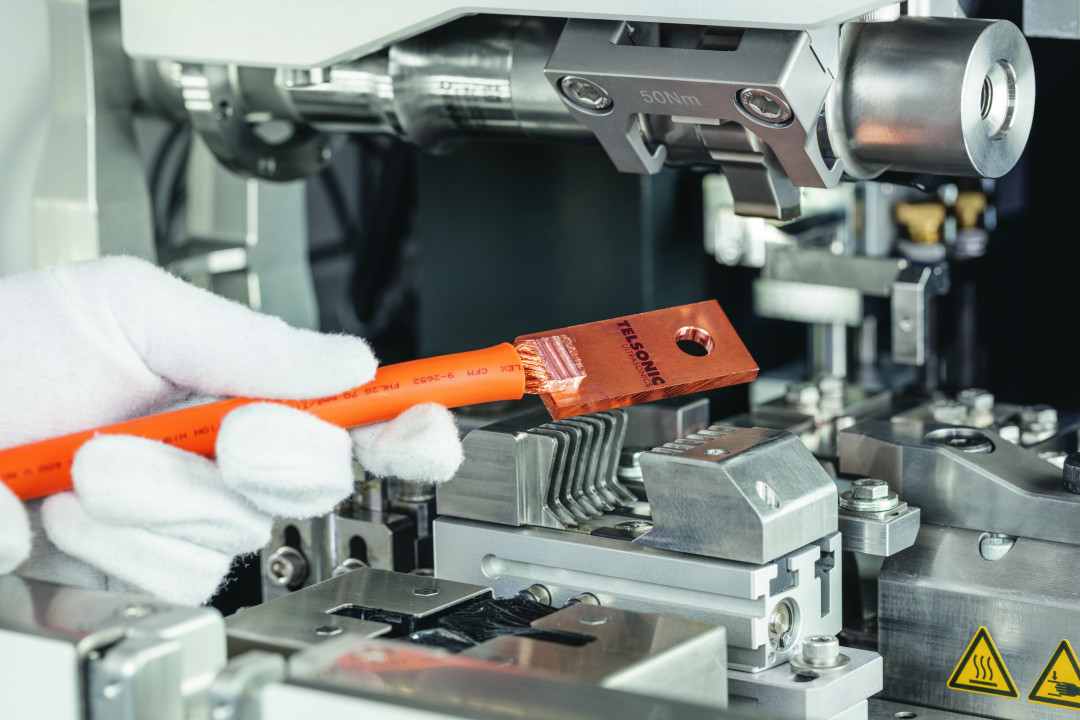 Manuelle Leitungssatzfertigung - © Telsonic