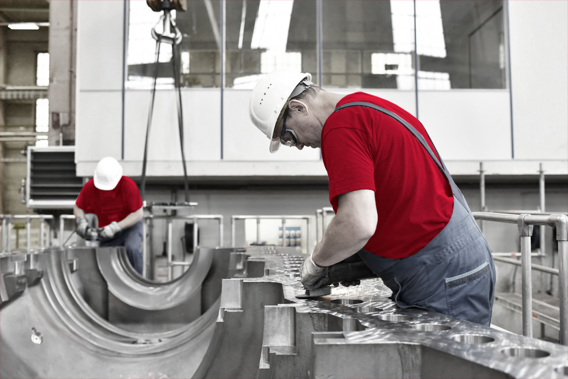 Bearbeitung der Bauteile von Windkraftanlagen. - © Lukas-Erzett GmbH & Co. KG