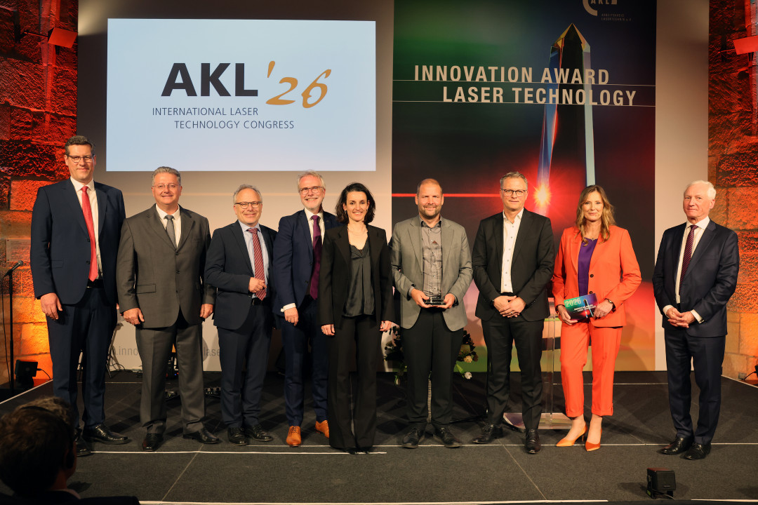 v. l. n. r.: Dr. Claus Schnitzler, Ulrich Berners, Dr. Jochen Stollenwerk, Dr. Lutz Aschke, Gwenn Pallier, Dr. Tobias Dyck, Dr. Oliver Haupt, Kristina zur Mühlen, Dr. Markus Kogel-Hollacher - © Fraunhofer ILT, Andreas Steindl